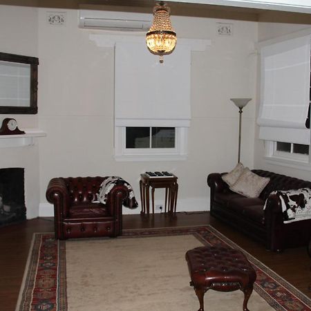 Mentor Chambers Apartment Bed & Breakfast West Wyalong Eksteriør bilde