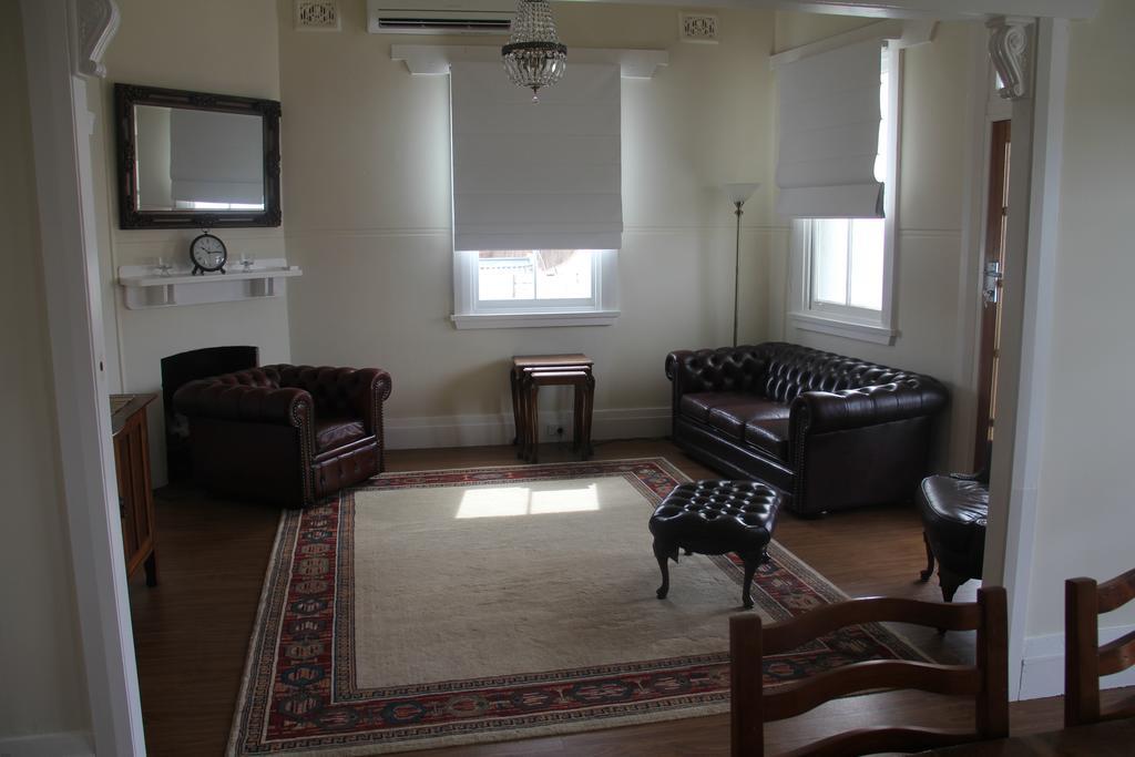 Mentor Chambers Apartment Bed & Breakfast West Wyalong Eksteriør bilde